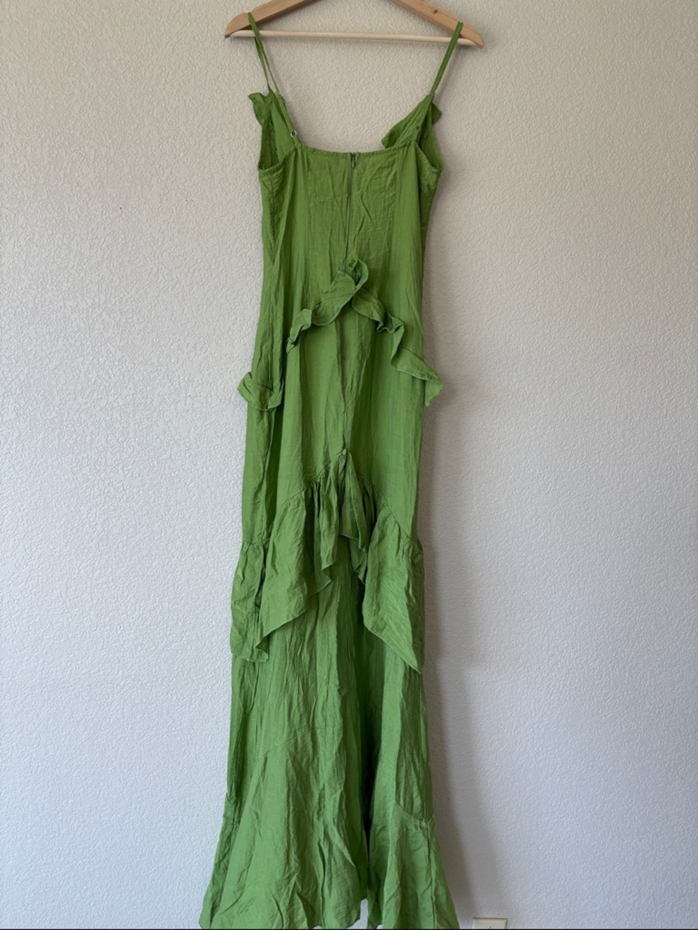 PrettyLittleThing Women's Tall Textured Frill Maxi Dress in Olive Green. NWT - Picture 5 of 7